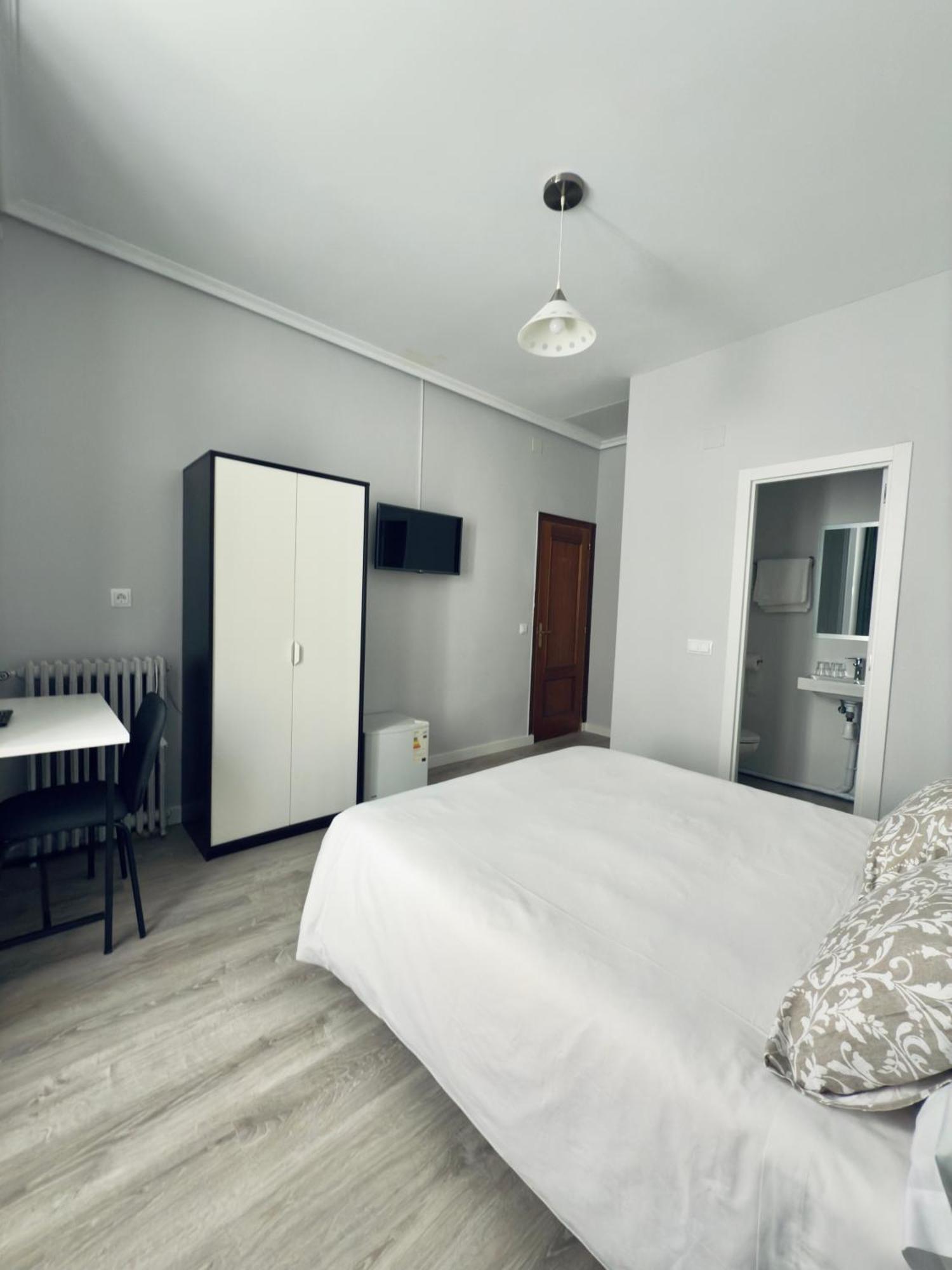 מדריד Hostal Conde De Alba מראה חיצוני תמונה