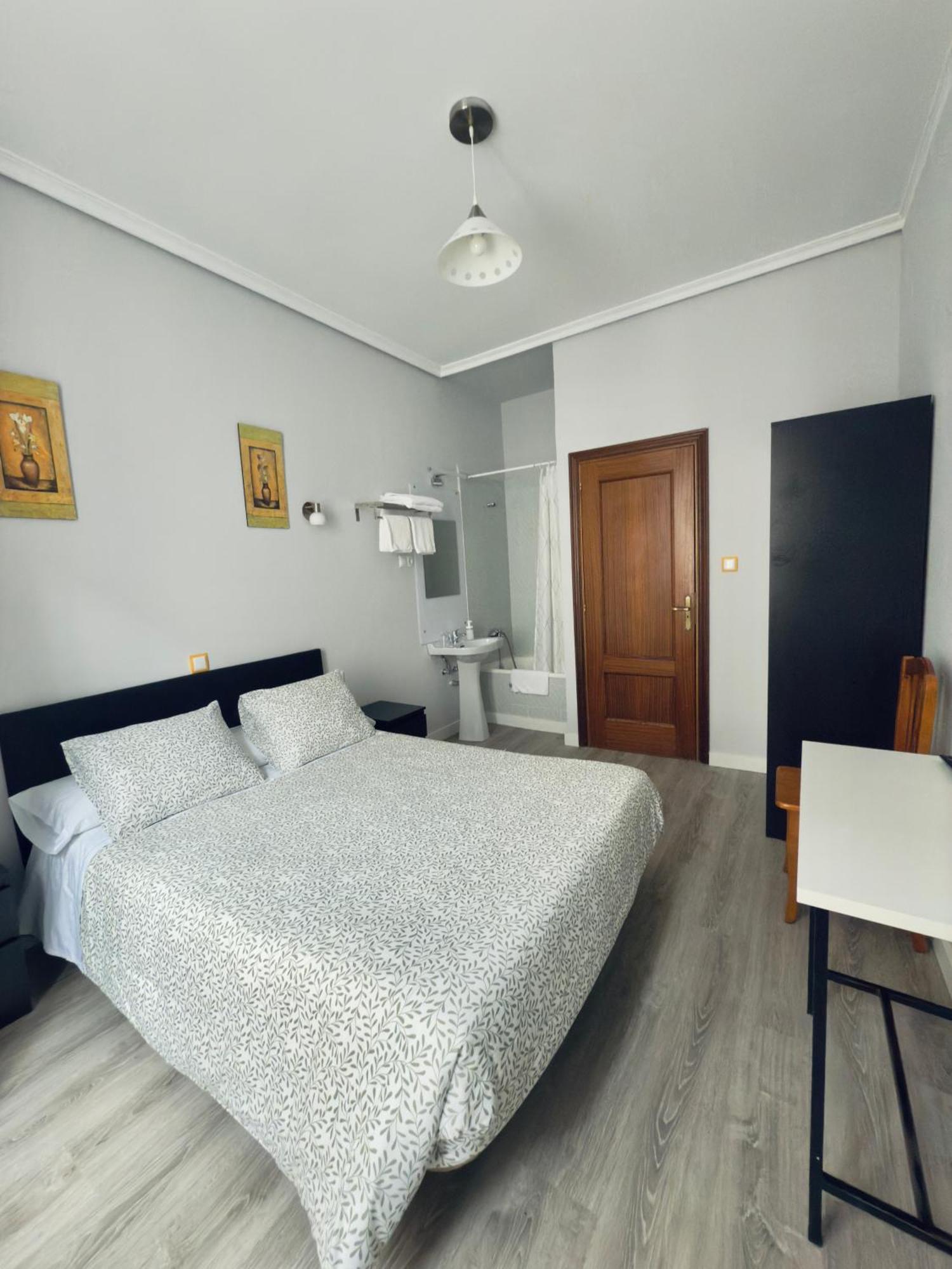 מדריד Hostal Conde De Alba מראה חיצוני תמונה
