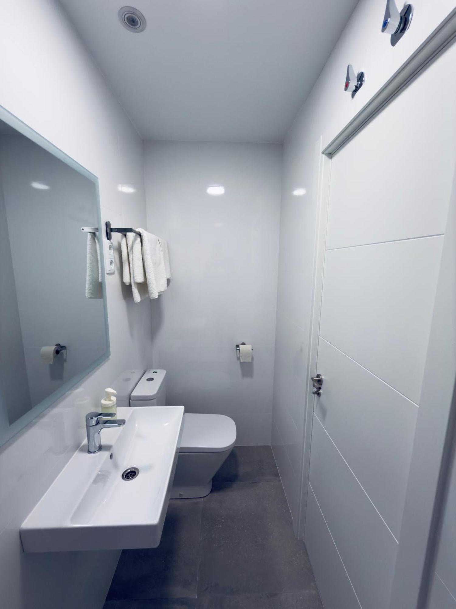 מדריד Hostal Conde De Alba מראה חיצוני תמונה