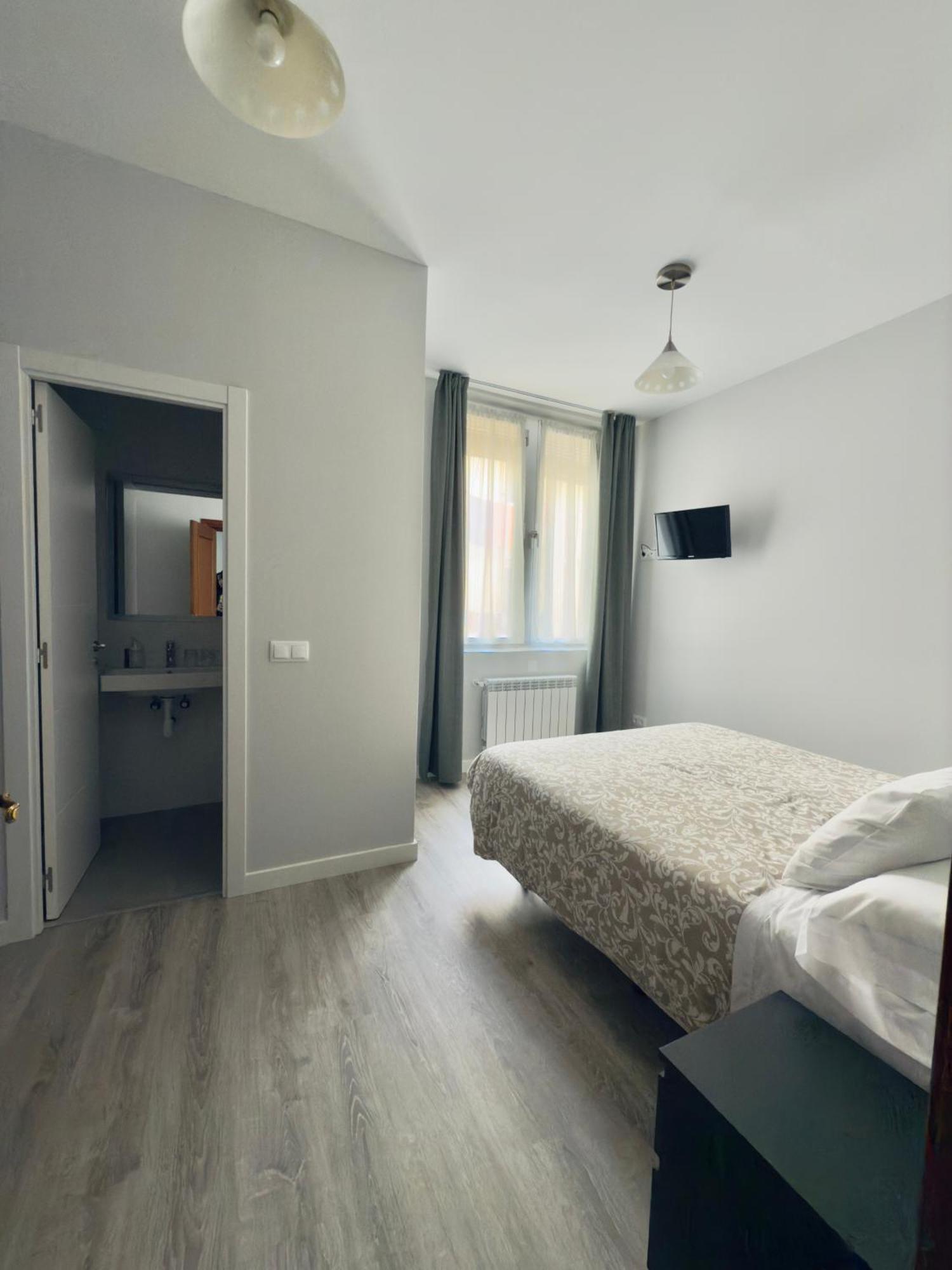מדריד Hostal Conde De Alba מראה חיצוני תמונה