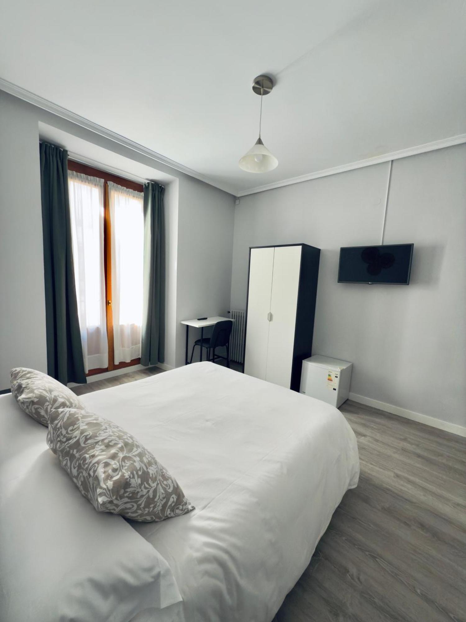 מדריד Hostal Conde De Alba מראה חיצוני תמונה