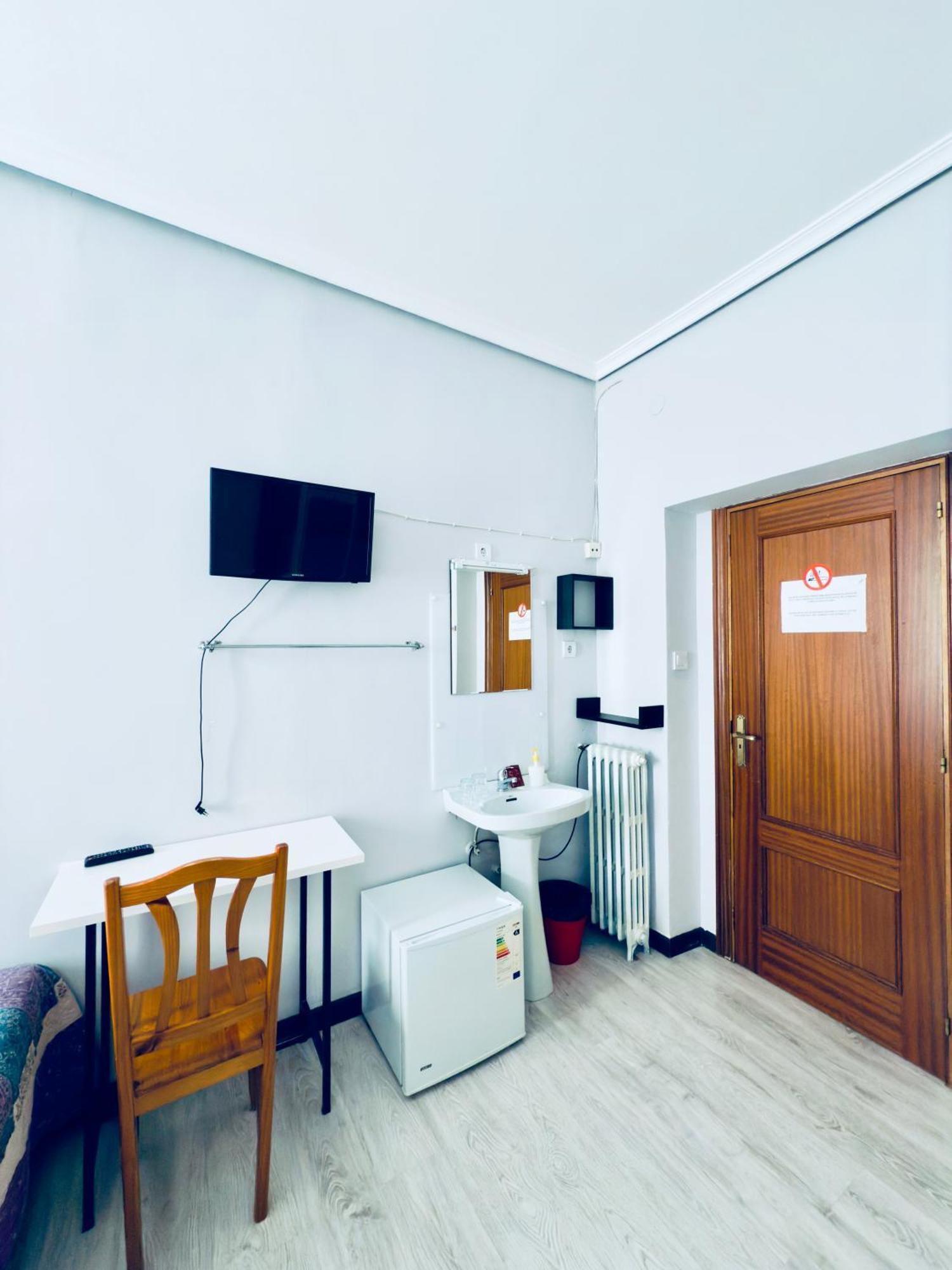 מדריד Hostal Conde De Alba מראה חיצוני תמונה