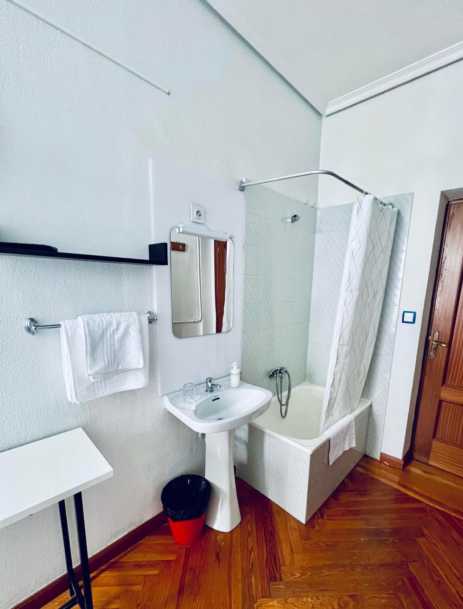 מדריד Hostal Conde De Alba מראה חיצוני תמונה