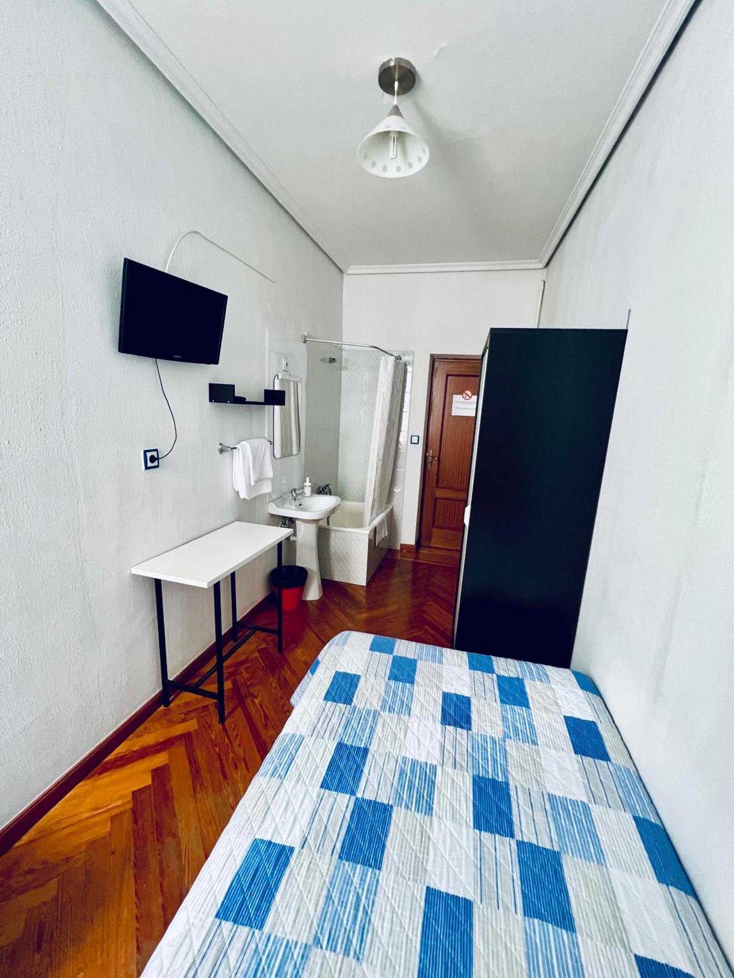 מדריד Hostal Conde De Alba מראה חיצוני תמונה