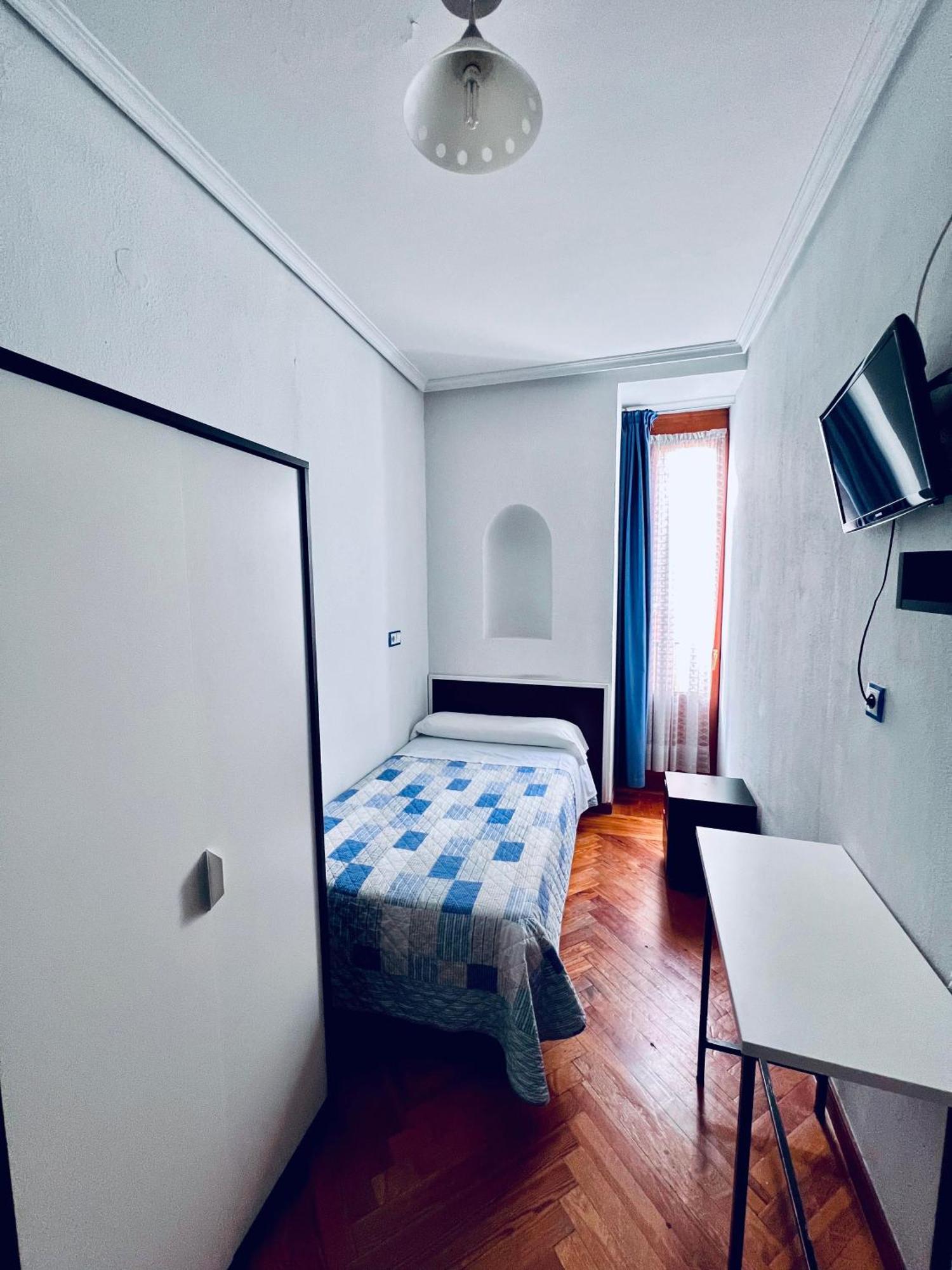 מדריד Hostal Conde De Alba מראה חיצוני תמונה