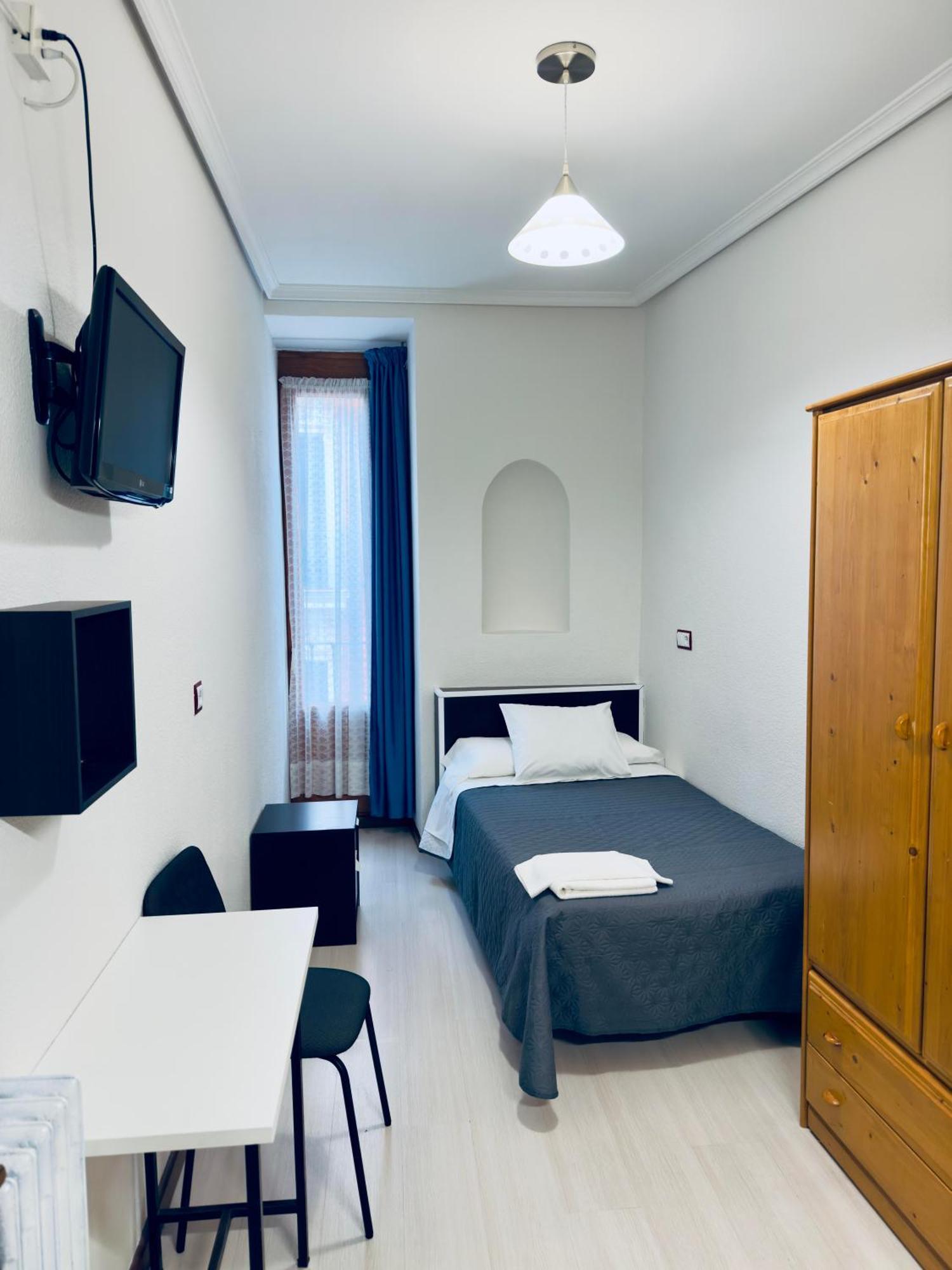מדריד Hostal Conde De Alba מראה חיצוני תמונה